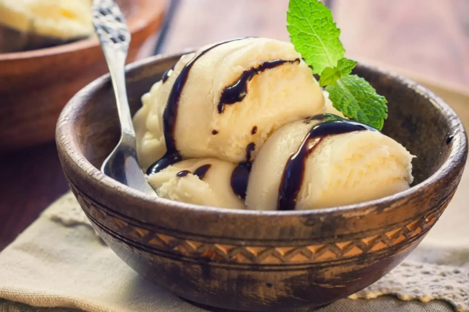 Coupe glacée vanille-chocolat : le dessert express qui fait toujours son effet Coupe glacée vanille et chocolat