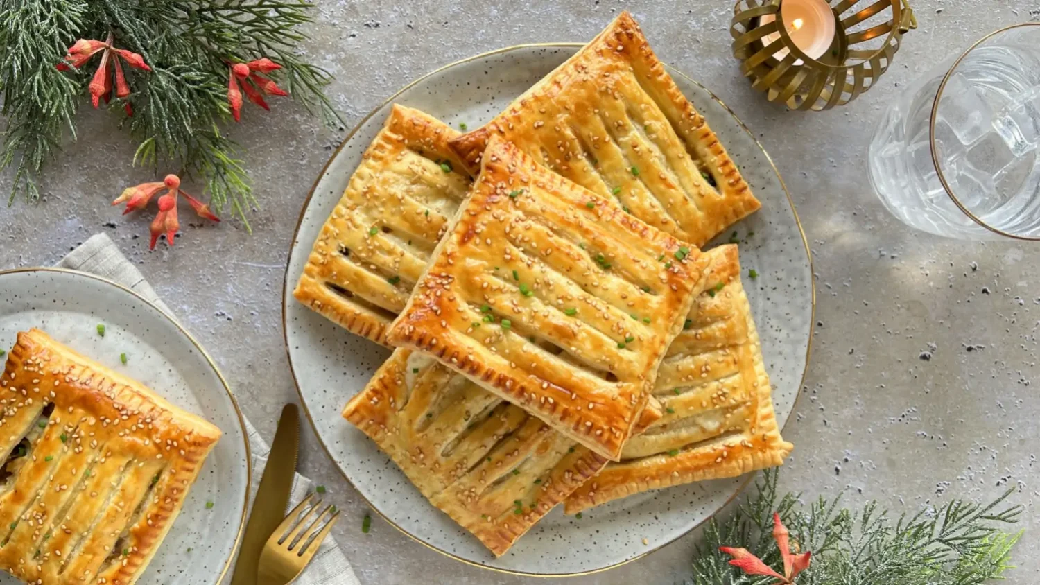 Feuilletés au poulet : croustillants dehors, fondants dedans, ils vont disparaître ! Feuilletés fourrés au poulet