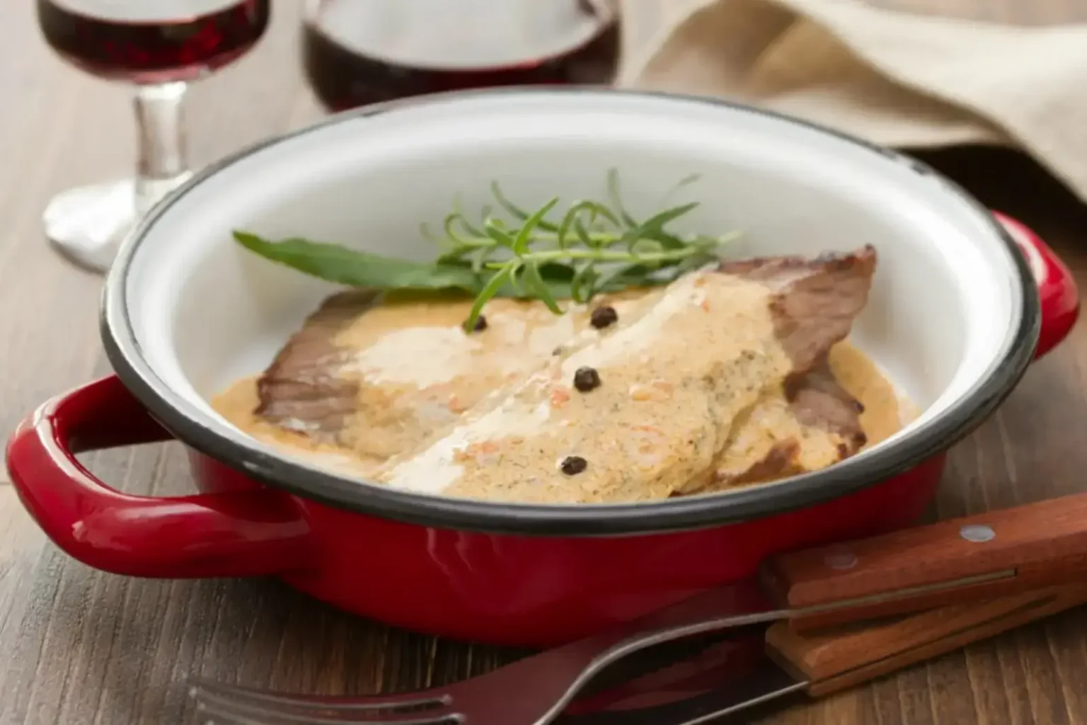 Filet de bœuf à la crème de poivre : la recette facile et ultra-gourmande Filet de bœuf à la crème de poivre