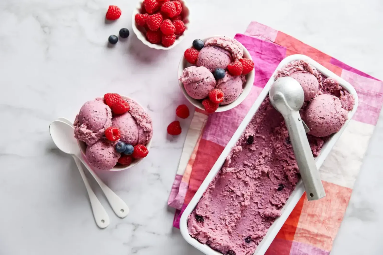 Glace aux fruits rouges maison : la recette ultra crémeuse qui rivalise avec le glacier Glace aux fruits rouges