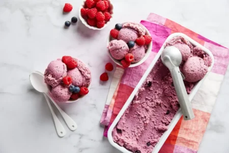 Glace aux fruits rouges