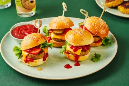 Mini veggie burgers : la recette ultra gourmande prête en 20 minutes Mini veggie burgers