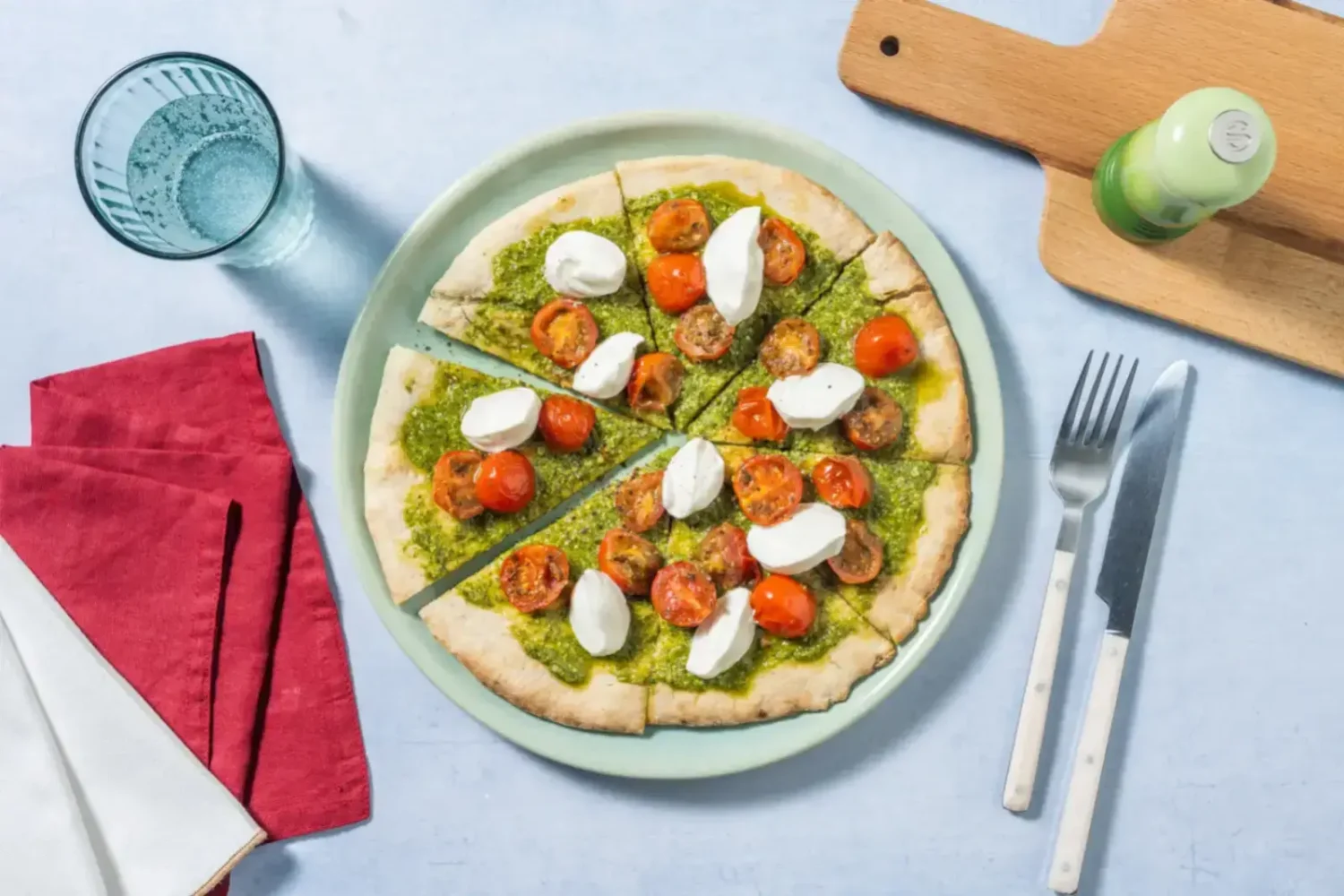 Pizza au pesto : cette version tomates cerises et mozzarella change tout Pizza au pesto