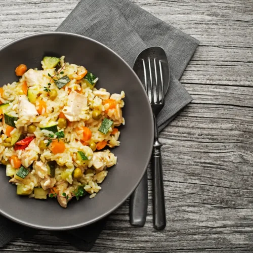 Riz au poulet et aux légumes