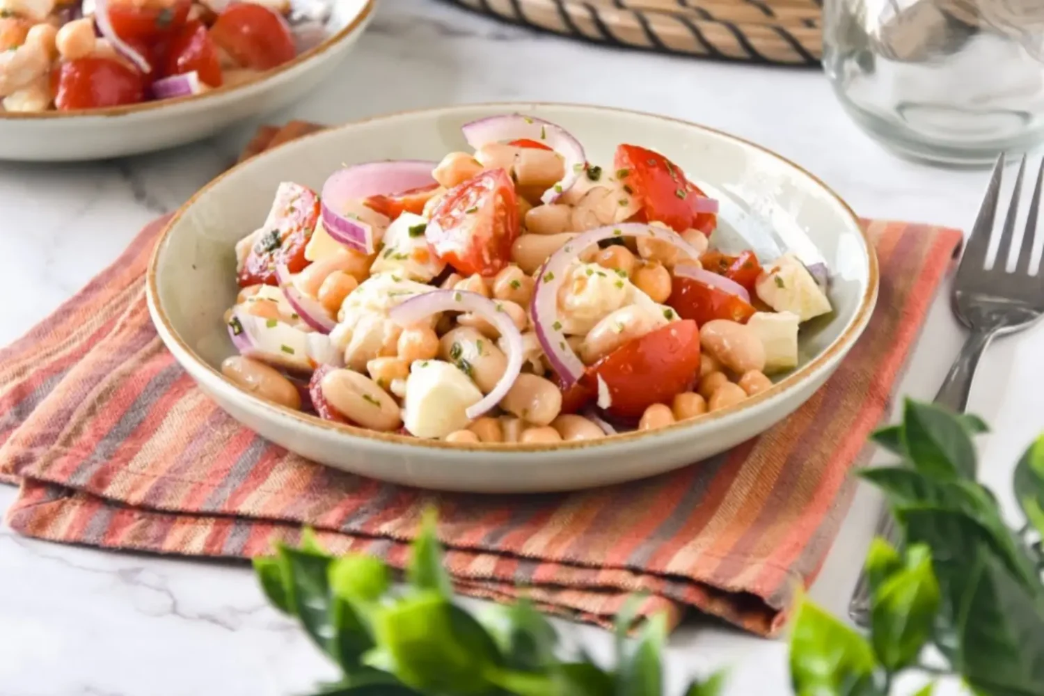 Salade de légumineuses et feta : la recette fraîche, rapide et pleine de saveurs Salade de légumineuses