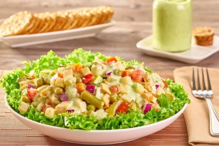 Salade de poulet aux légumes