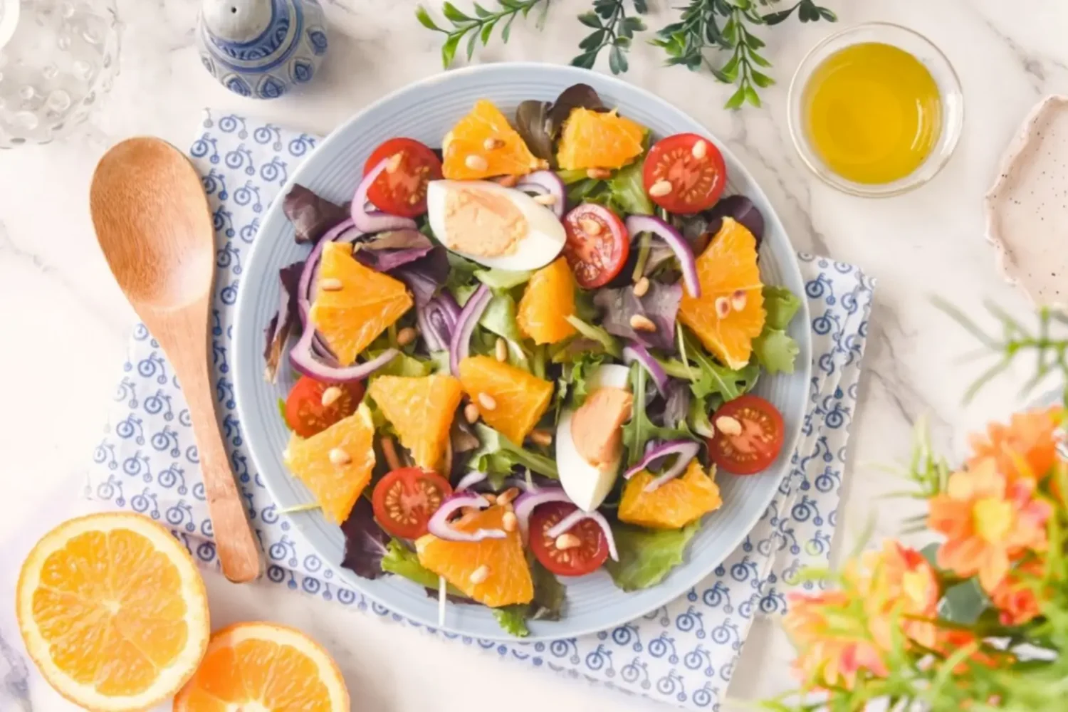 Orange, tomates, œufs : cette salade méditerranéenne fraîche va faire votre été Salade d'oranges
