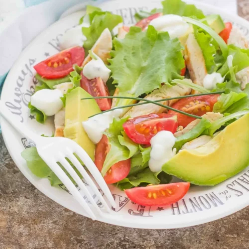 Salade fraîche au poulet