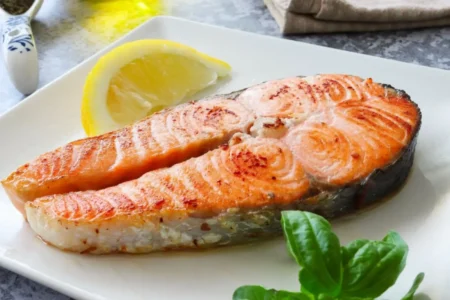 Saumon à la plancha : l’astuce pour une peau ultra croustillante et une chair fondante Saumon à la plancha