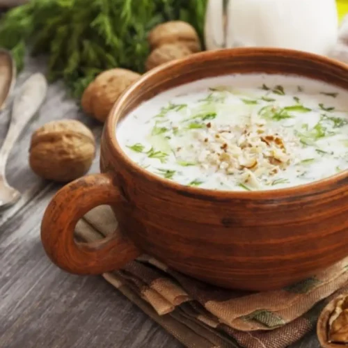 Tarator soupe froide au yaourt et au concombre