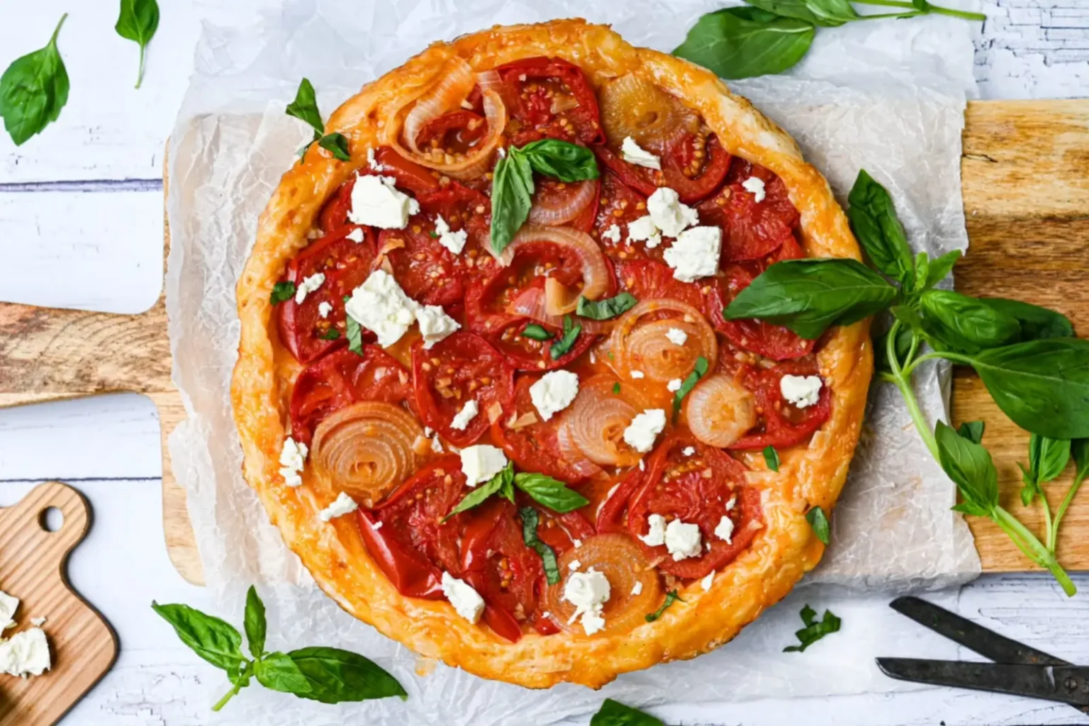 La meilleure façon de cuisiner les tomates cet été ? Cette tarte Tatin ultra gourmande Tarte Tatin aux tomates