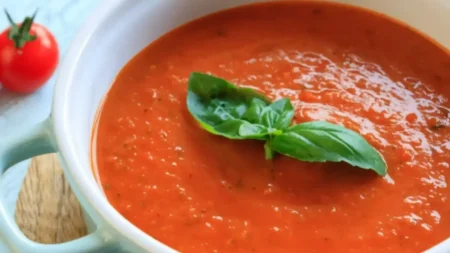 Ce velouté de tomates crémeux est le dîner réconfortant prêt en seulement 20 minutes Velouté de tomates crémeux