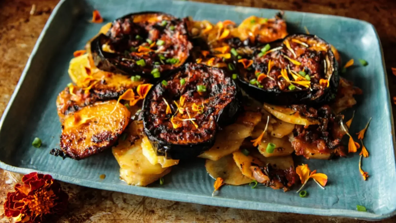 Aubergines et pommes de terre à la grecque : le plat végétarien qui change de la moussaka Aubergines et pommes de terre à la grecque