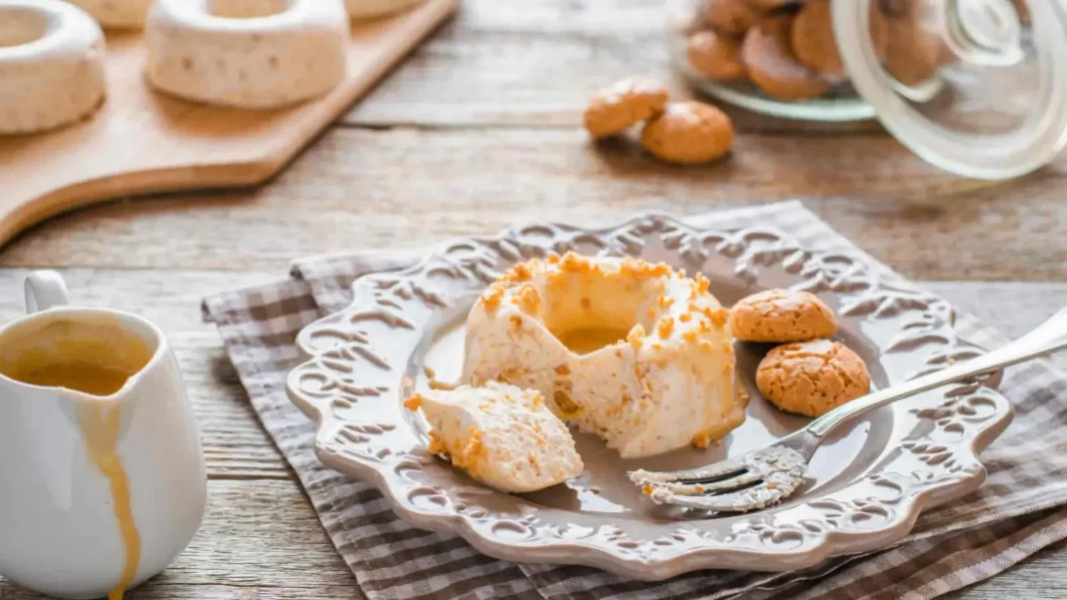 Bavaroise en couronne : le dessert spectaculaire au caramel et amarettis Bavaroise en couronne