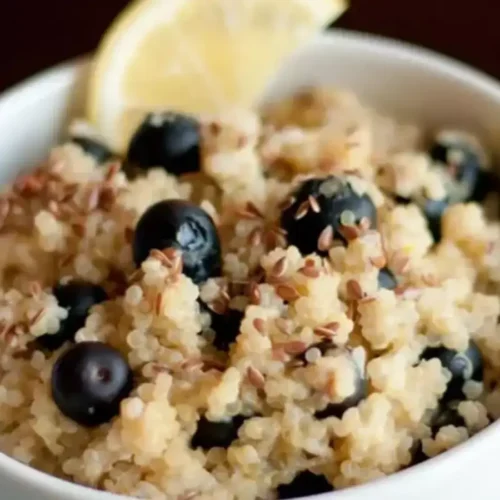 Bol de quinoa aux myrtilles et citron