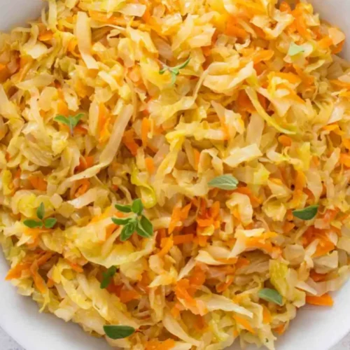 Chou sauté aux carottes