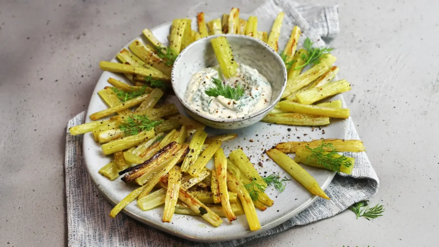 Frites de céleri au four : le secret pour les rendre croustillantes sans friteuse Frites de céleri au four