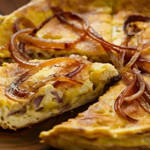 Frittata aux oignons rouges et tomates