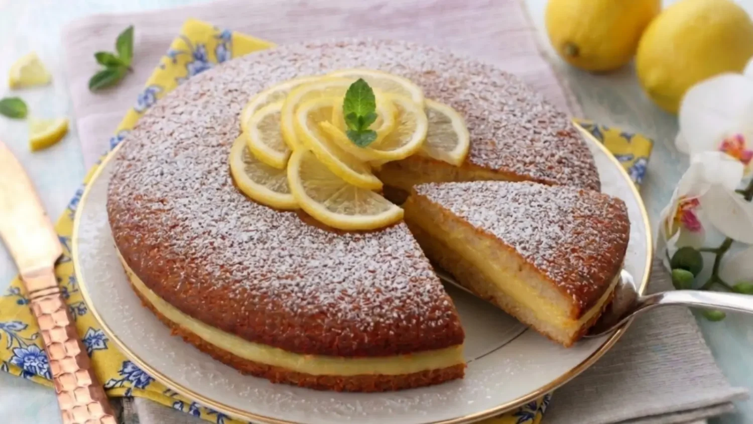 Gâteau au yaourt et crème de citron : le dessert moelleux qui fait toujours son effet Gâteau au yaourt et crème de citron