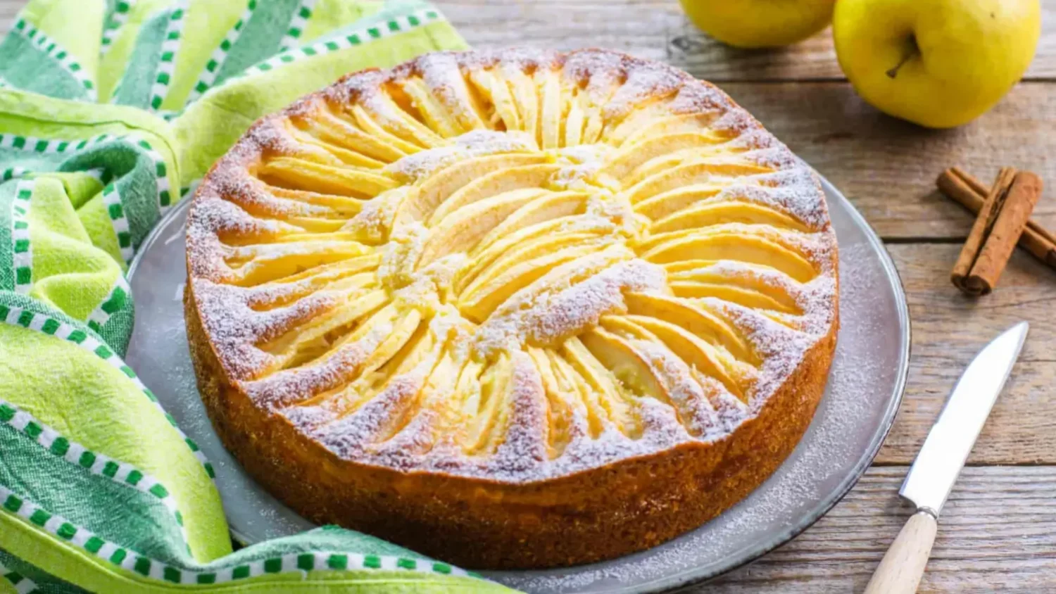 Gâteau aux pommes et au yaourt : la rosace fondante qui fait toujours son effet Gâteau aux pommes et au yaourt