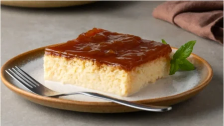 Gâteau éponge au caramel : le nappage brillant qui fait tout son effet Gâteau éponge au caramel
