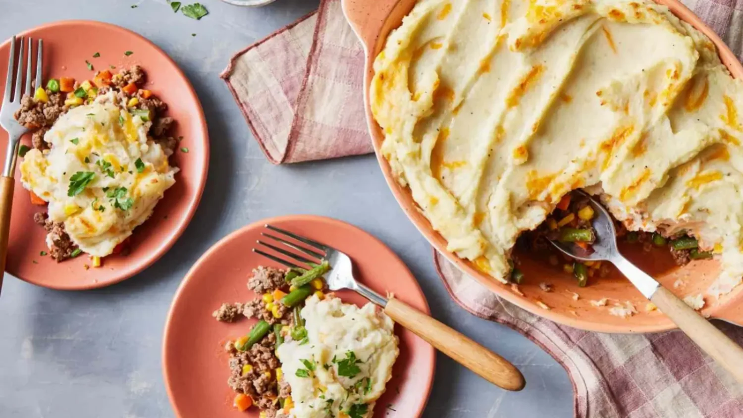 Hachis Parmentier à la viande et aux légumes : le secret pour une purée bien dorée Hachis Parmentier à la viande et aux légumes
