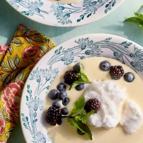 Île flottante aux fruits rouges