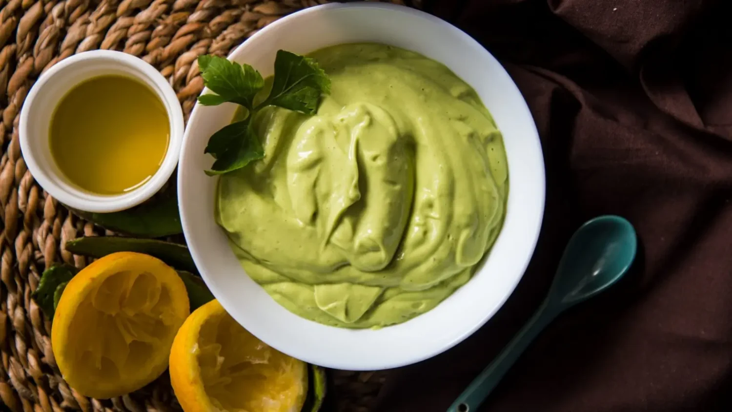 Mayonnaise d’avocat : l’astuce crémeuse sans œuf qui change tout Mayonnaise d’avocat