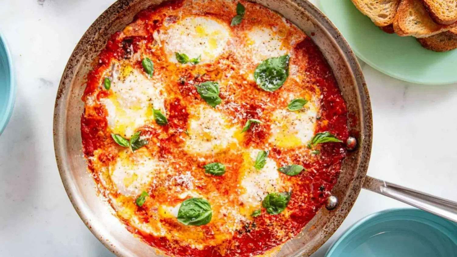 Œufs au purgatoire : l’astuce pour une sauce tomate épaisse et des œufs parfaitement coulants Œufs au purgatoire