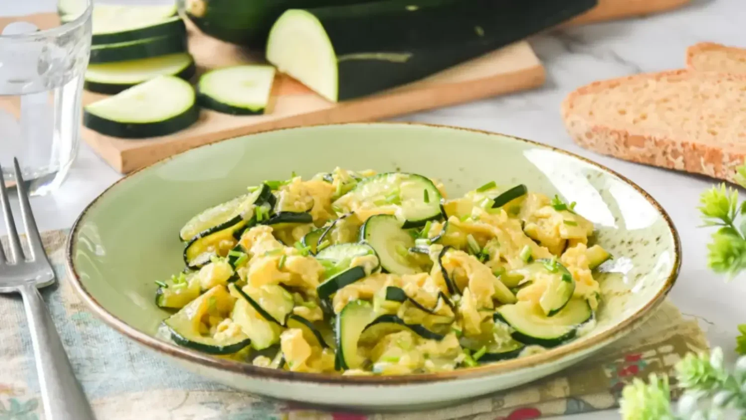 Œufs brouillés aux courgettes