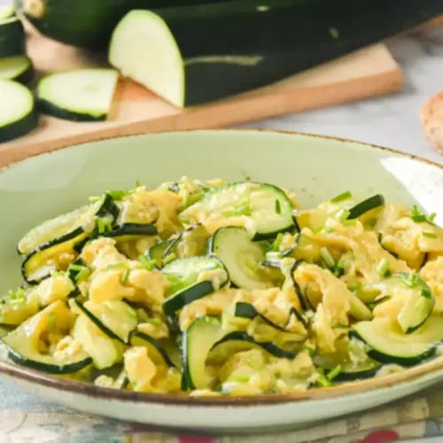 Œufs brouillés aux courgettes