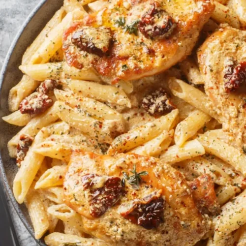 Penne crémeuses au poulet et tomates séchées