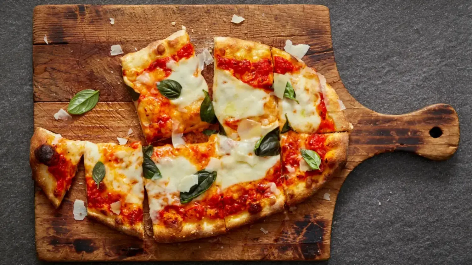Pizza Margherita maison : le secret d’une pâte croustillante Pizza Margherita maison
