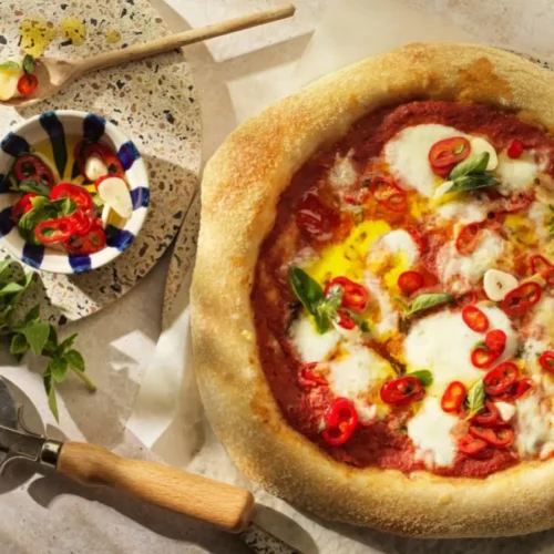 Pizza margherita épicée