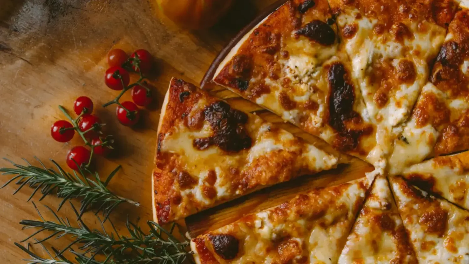 Pizza napolitaine maison : le secret d’une pâte fine et d’une corniche bien gonflée Pizza napolitaine maison