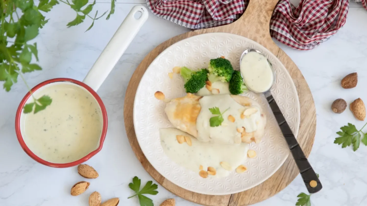 Poulet au Roquefort : cette sauce crémeuse transforme un simple dîner en plat de bistrot Poulet au Roquefort