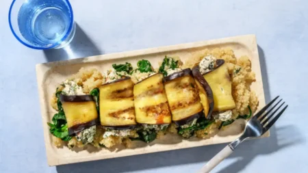 Rouleaux d’aubergine farcis aux épinards : cette recette végétarienne fait oublier les lasagnes Rouleaux d’aubergine farcis aux épinards