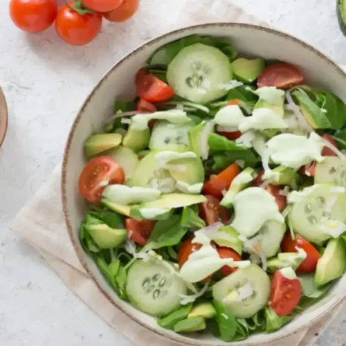Salade concombre avocat tomate