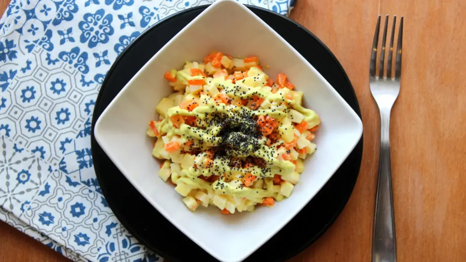 Salade de carottes, céleri-rave et pomme : la sauce au curry qui change tout Salade de carottes céleri-rave pomme