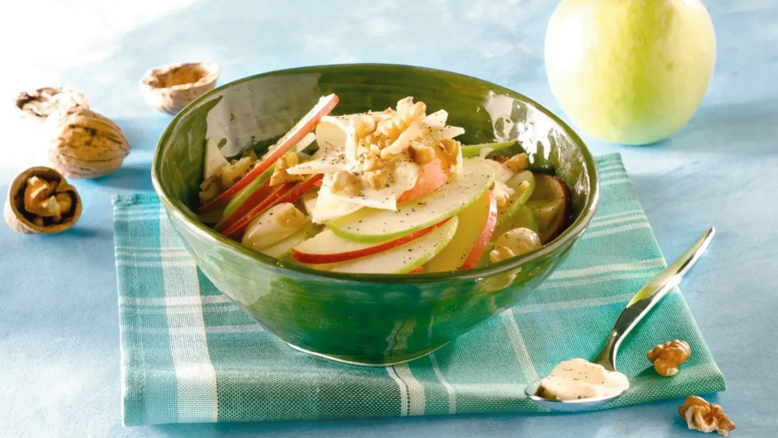 Salade de pommes et céleri-rave : le croquant qui fait toute la différence Salade pommes céleri-rave.webp
