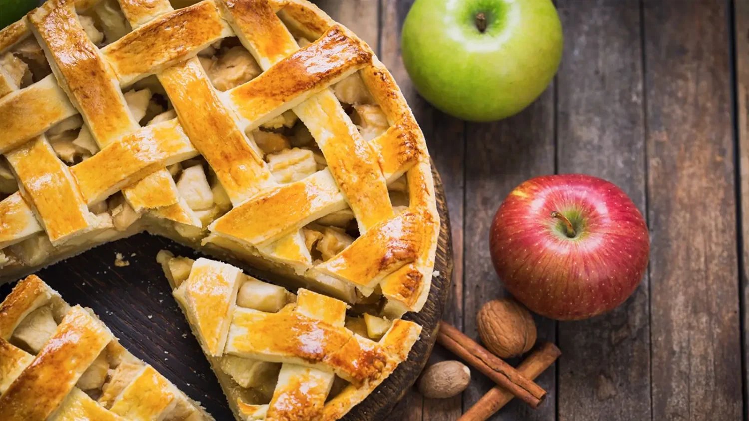 Tarte aux pommes : le treillis croustillant qui change tout Tarte aux pommes en treillis