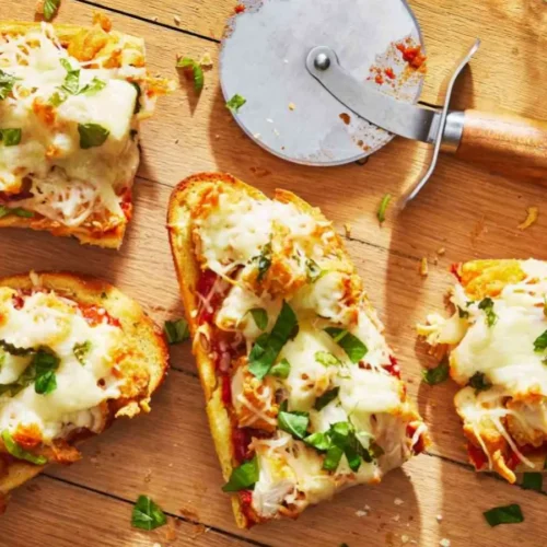 Tartines façon pizza au poulet Parmesan