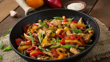 Wok de poulet aux poivrons