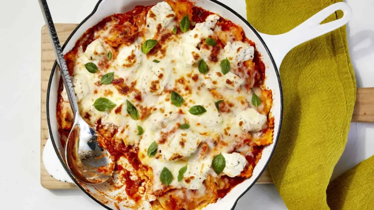 Lasagne de ravioli à la poêle : l’astuce express sans précuisson Lasagne de ravioli à la poêle