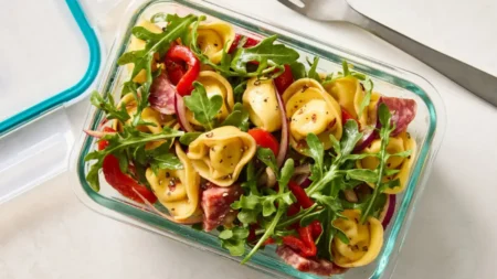Salade de tortellinis à préparer à l’avance : le déjeuner qui sauve la semaine Salade de tortellinis à préparer à l’avance