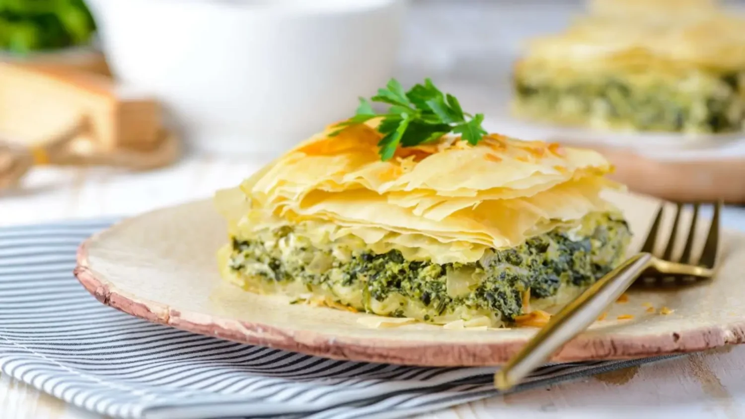 Spanakopita : la tourte grecque croustillante aux épinards et à la feta Spanakopita