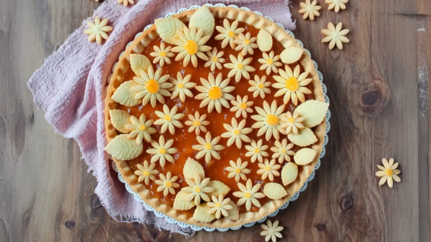 Tarte fleurie italienne : la recette spectaculaire à la confiture d’abricot Tarte fleurie italienne