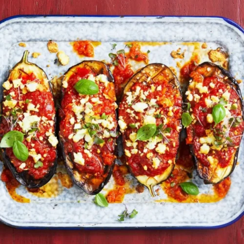 Aubergines rôties à la tomate et feta