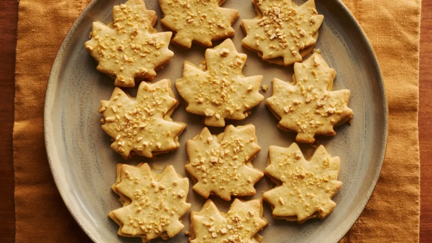Biscuits feuille d’érable : le détail qui les rend fondants et croustillants Biscuits feuille d’érable