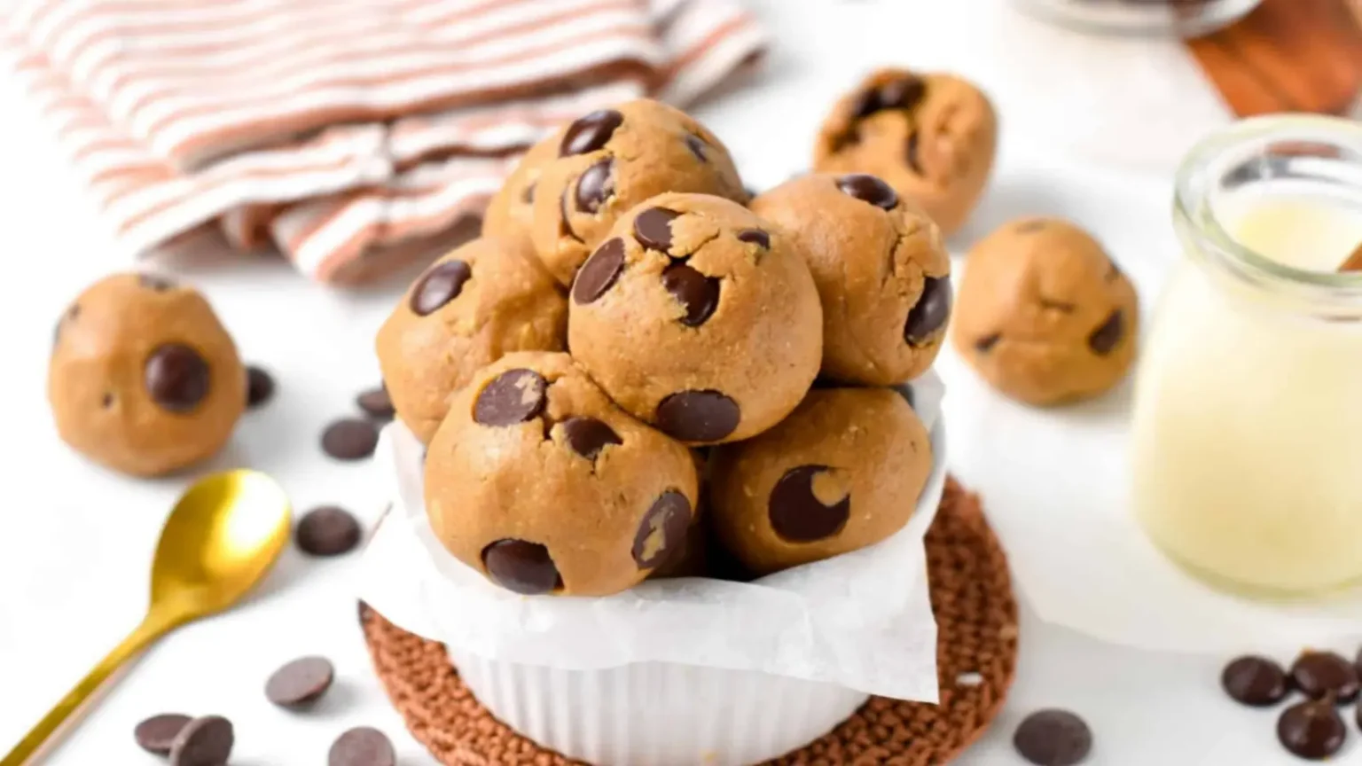Boules cookie dough au chocolat : le goûter sans cuisson prêt en 15 minutes Boules cookie dough au chocolat